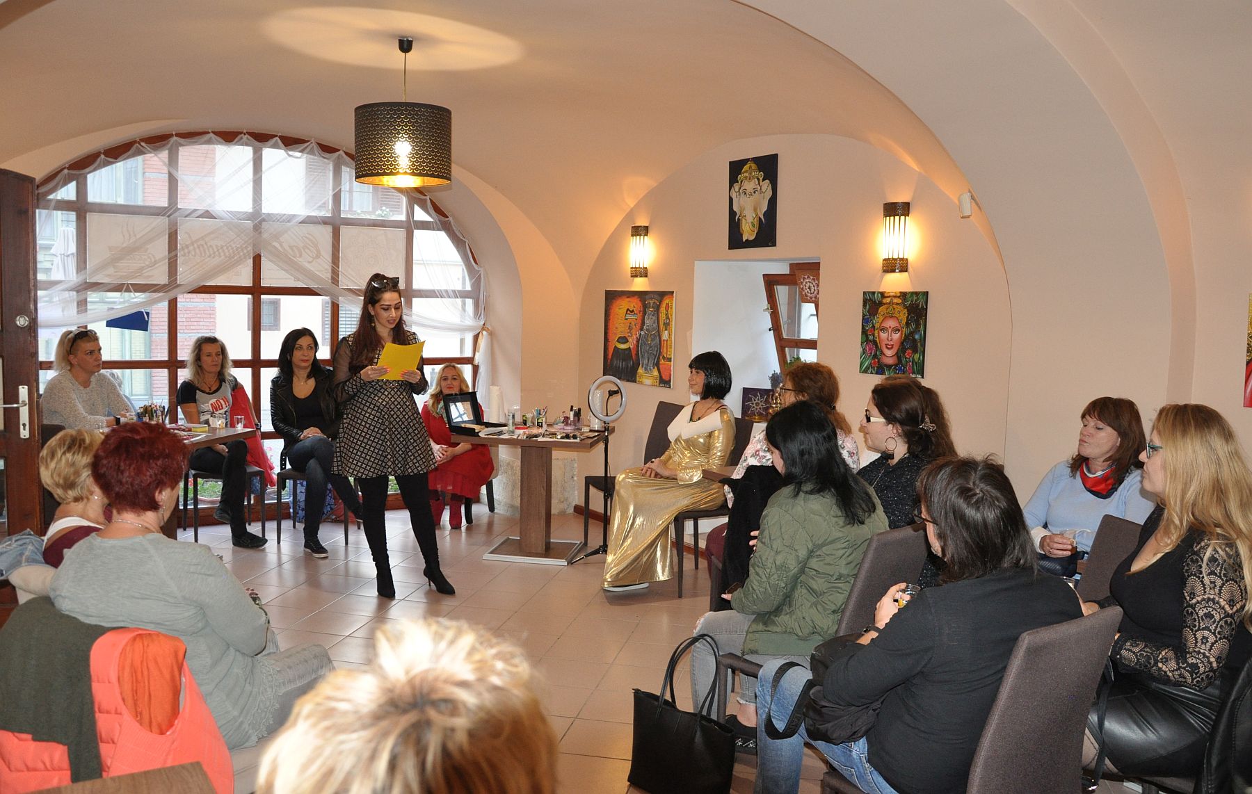 Egyiptomi-indiai est a Café Mandalában